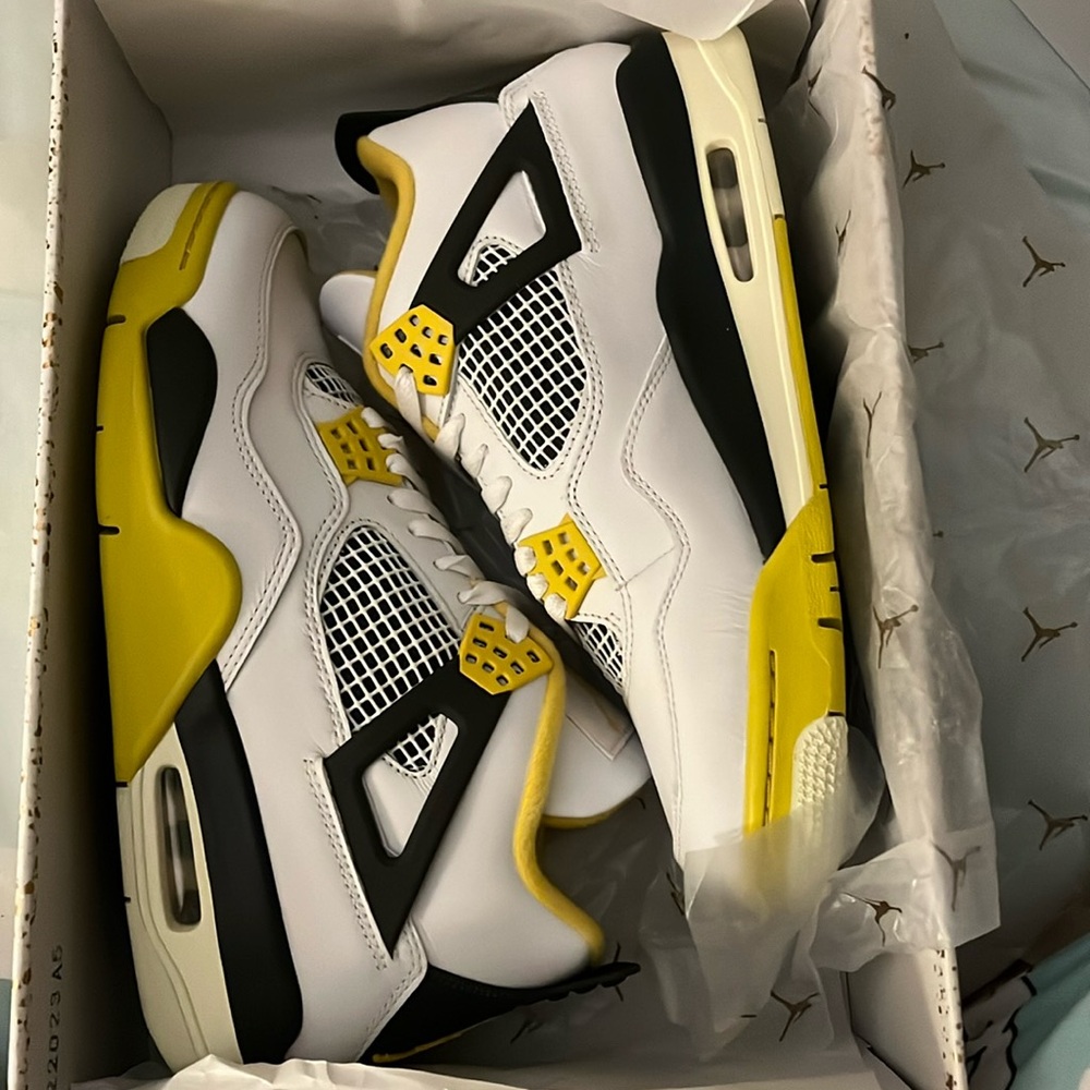 Vivid sulfur Jordan 4